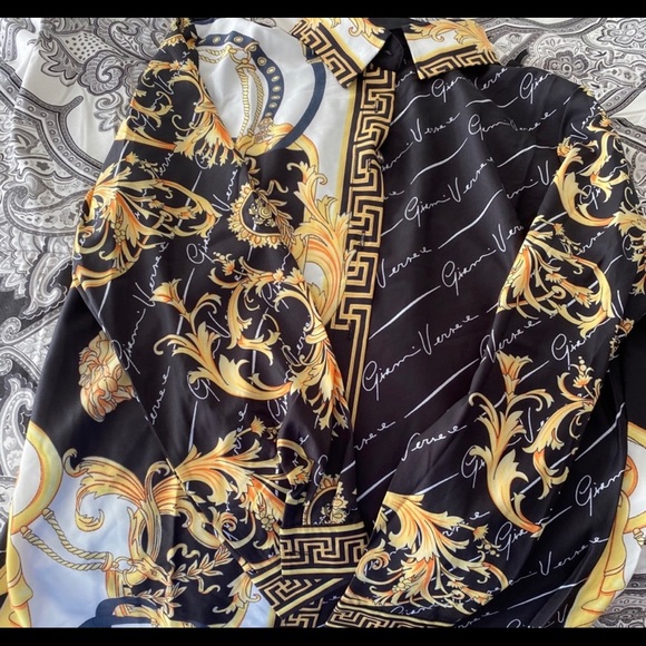 Gianni Print Silk Blouse
VERSACE & Leggings - Picture 6 of 13